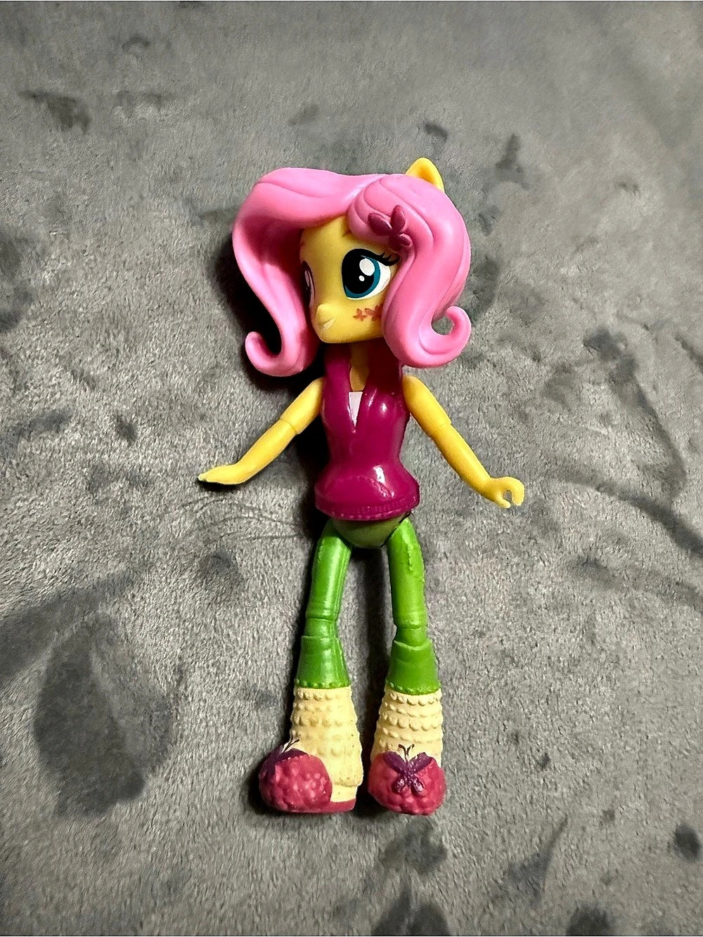 Hasbro My Little Pony Equestria Girls Minis Fluttershy Slumber Party Set Figure